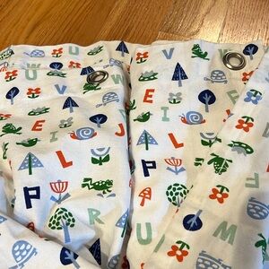 Shower curtain for kids’ bathroom